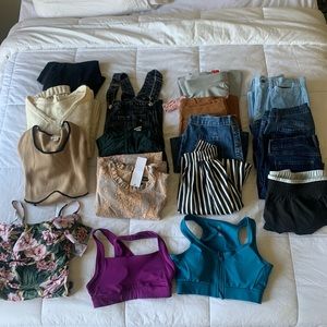17pc Women’s Clothing Lot- Small/Med